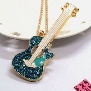 🎸 Betsey Johnson stunning crystal guitar pendant necklace 🎸